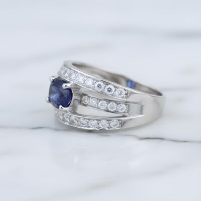 Bague or blanc, saphir et diamants