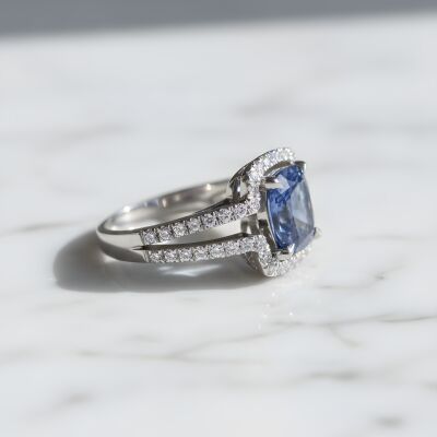 Bague or blanc, saphir et diamants