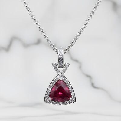 Chaine or blanc et pendentif rubellite entourage diamants