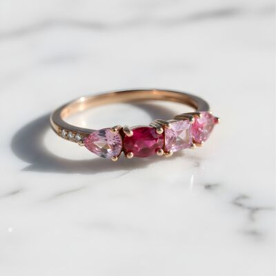 Bague or rose, saphir rose, rubis et diamants