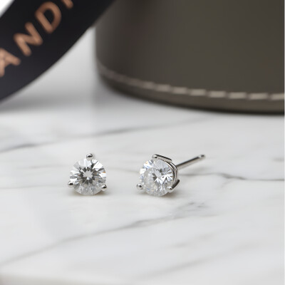 Boucles d'oreilles puces diamants 3 griffes