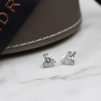 Boucles d'oreilles puces diamants 3 griffes