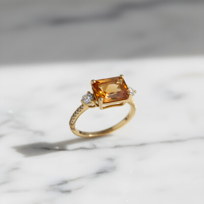 Bague or jaune, citrine et diamants