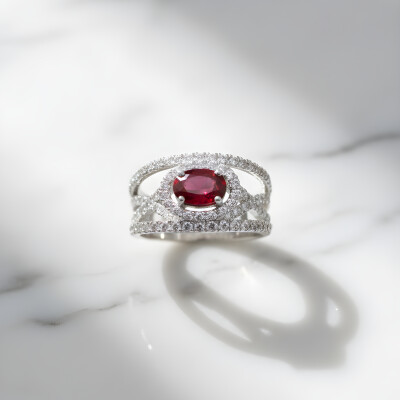 Bague or gris rubis et diamants