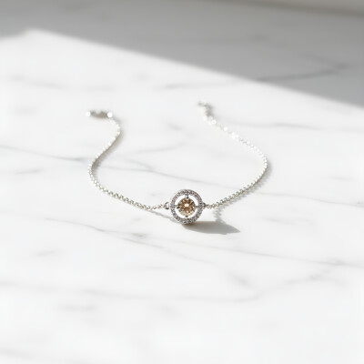 Bracelet or blanc motif central diamant chocolat et entourage diamants