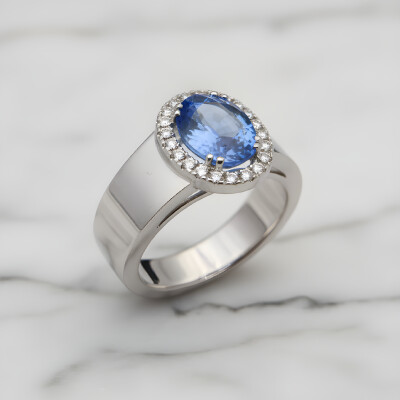 bague or blanc, saphir et diamants