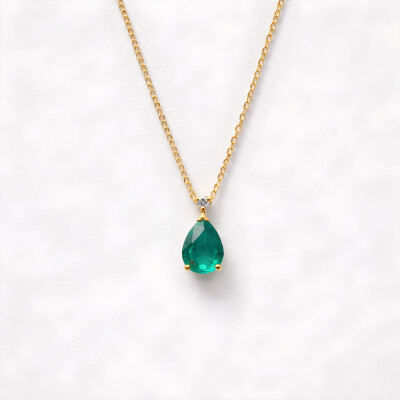 Collier or jaune, émeraude poire et diamants