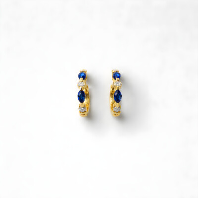 Boucles d'oreilles créoles or jaune, saphirs et diamants