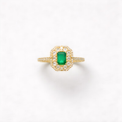 Bague or jaune, émeraude et diamants