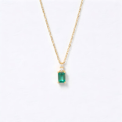 Collier or jaune, émeraude et diamants