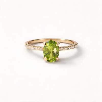 Bague or jaune, péridot et diamants