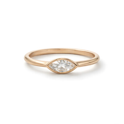 Solitaire or rose et diamants navette serti clos