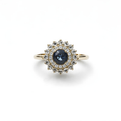 Bague or jaune saphir, double entourage diamants