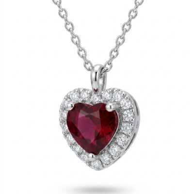 Collier or blanc rubis coeur et diamants