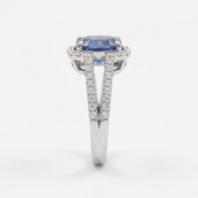 Bague or blanc, saphir et diamants