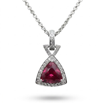 Chaine or blanc et pendentif rubellite entourage diamants