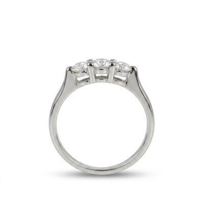 Bague or blanc et trois diamants