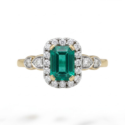 Bague or jaune émeraude et diamants