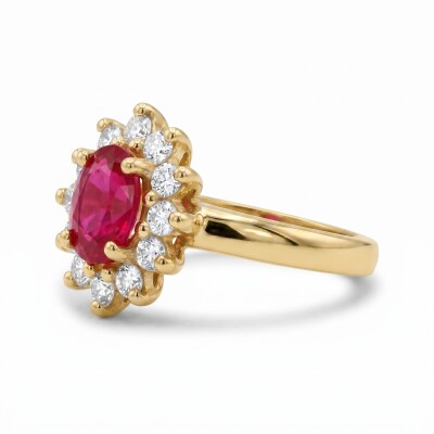 Bague or jaune, rubis et entourage diamants