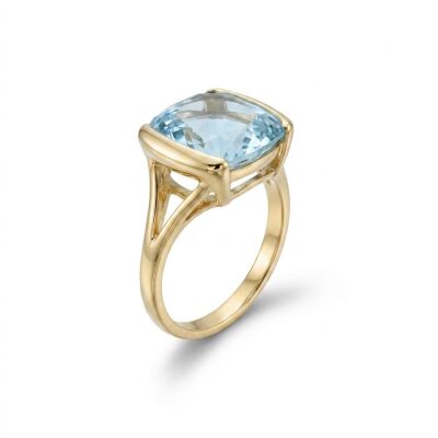 Bague or jaune et topaze bleue