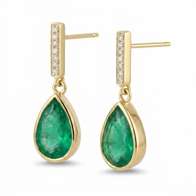 Boucles d'oreilles pendantes émeraudes et diamants