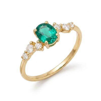 Bague or jaune, émeraude et diamants