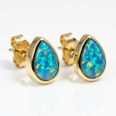 Boucles d'oreilles or jaune opales doublet poire serti clos