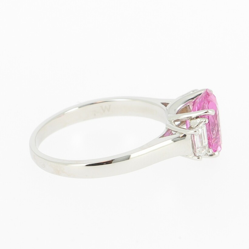 Solitaire Or blanc, Saphir Rose Ovale, entourage diamants