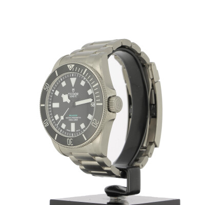 TUDOR Pelagos Ultra watch, unidirectional rotating bezel, titanium bracelet