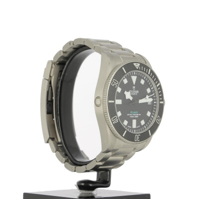 TUDOR Pelagos Ultra watch, unidirectional rotating bezel, titanium bracelet