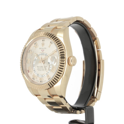 Montre Rolex Sky-dweller Or everose
