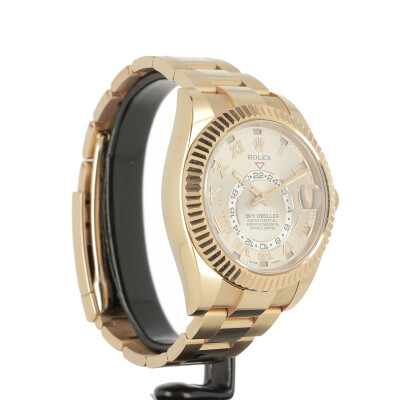 Montre Rolex Sky-dweller Or everose