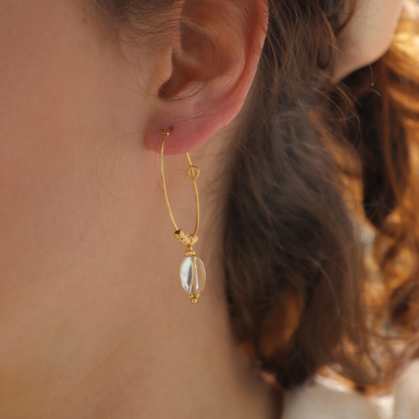 Les boucles d’oreilles dépareillées Rosekafé Cristal de roche Anaya