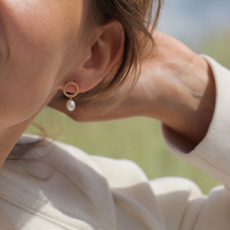 Les boucles d'oreilles plaqué or Indira