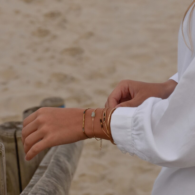 Le bracelet plaqué or et pierres naturelles Budi