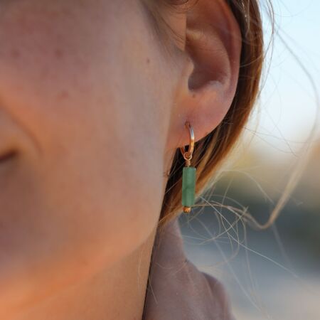 Les boucles d’oreilles plaquées or Louisa Vertes