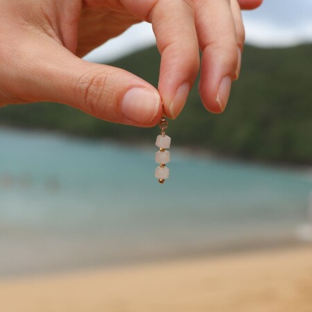 Le pendentif plaqué or Hetty blanc