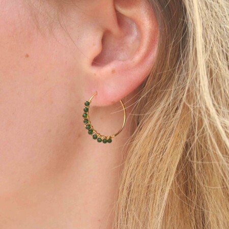 Les boucles d’oreilles asymétriques perlée Koa Gm green sandstone et opale rose