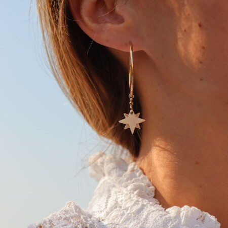 Les boucles d'oreilles plaquées or Estrela