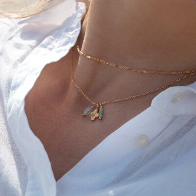 le collier pendentif trèfle et pierres naturelles Pumba