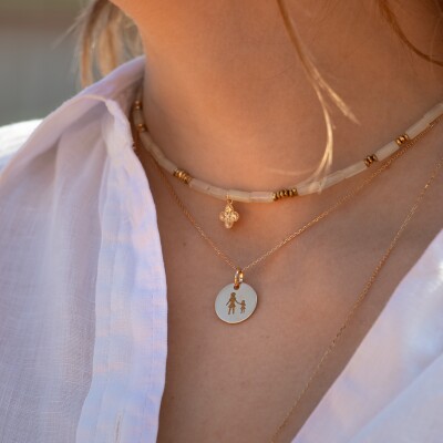 Le collier plaqué or à graver Maman