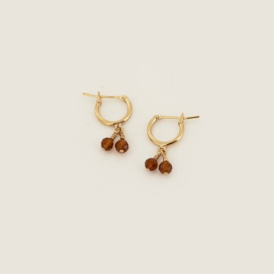 Les boucles d'oreilles Amare brunes