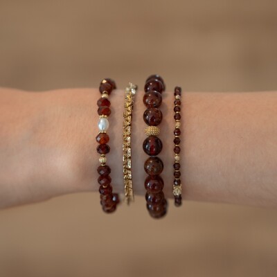 Le bracelet en pierres naturelles Isae brun