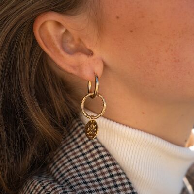 Les boucles d'oreilles plaqué or Solenge