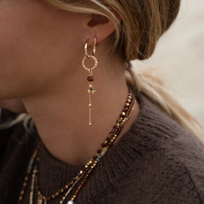 Les boucles d'oreilles Lilie brunes