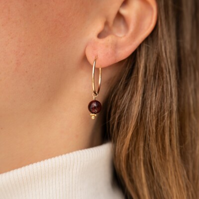 Les boucles d'oreilles Clarence brunes