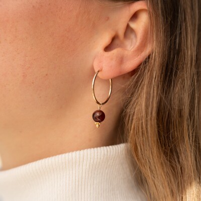 Les boucles d'oreilles Clarence brunes