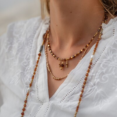 Le collier en pierres naturelles Phebee marron grenat
