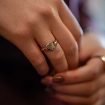 La bague coeur à graver en plaqué or Laura