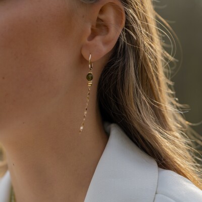 Les boucles d'oreilles en plaqué or Olyra vert